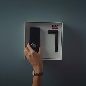 MA1A Connected Smart Handle is the new electronic lock byISEO. It’s a versatile handle with a compact and stylish design, offering an ultimate keyless access experience. Easy and quick to install, MA1A Connected Smart Handle is compatible with all ISEO software suites, including Luckey by Sofia Locks, a cloud-native software that enables you to manage and book access to common areas in various buildings, such as a gym in a residential building or a meeting room. With just one app and the new MA1