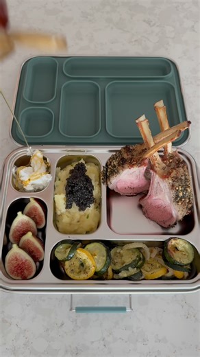 Tyler Yan | Dairy-Free Truffle Mashed Potatoes with Chives ⸻ Ingredients: • 2 lbs Yukon Gold potatoes, peeled and cut into chunks • 4 cloves garlic,... | Instagram