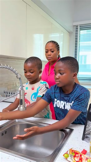 Bukie Akinmade on Instagram: "I wanted us to do it for the experience but guess who now wants to make his pizza himself at home😁I feel like I struck gold 🥰😅Do you make pizza at home too? #pizzamaking #thekitchenmuse"