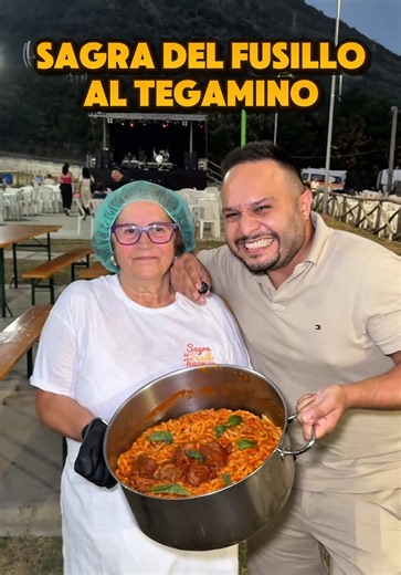 #INVITEDBY SAGRA DEL FUSILLO AL TEGAMINO (San Mango Piemonte) 😍 Bellissima rassegna dedicata ad un piatto storico di queste zone dove a cucinare sono delle vere nonne con tanta tanta esperienza 🥹 Tanti piatti tipici davvero buoni in una piazza super accogliente! Tappa da non perdere 🐷❤️ #MADONNACOMEGODO #eatfoodporn #sagradelfusillo #salerno