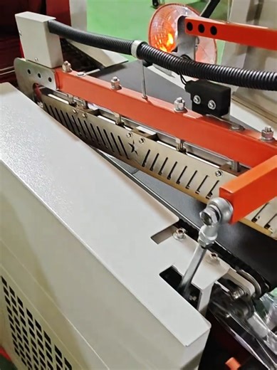 Heat shrinkable package machine for spray bottles