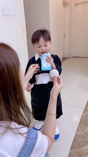 Eat ice cream in front of child! Solution is up to you 😂 #TrickingKids