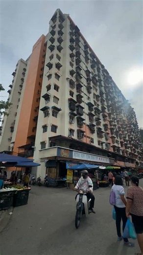 1.9K views · 614 reactions | Random Morning Market in Penang ☕️﫶 Yes morning markets in Malaysia really hit different — the mix of culture, the smells, the vibes & everything just damn nostalgic lah. Reminds me of those days waking up early when I was young lol. Tell me your favourite morning market spot too ! ! ! Medan Angsana 1 | Air Itam Penang ️ 7am ~ 11am | foodie_feeder | Facebook