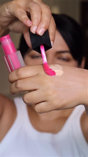 Jaspreet Arora on Instagram: "Makeup hack 💄🤗 Products used Concealer @lakmeindia Blush @trysugar Ask for links ✨ Blush that flatters, not fights your skin ✨ Here’s how I apply liquid blush on hyperpigmented, mature skin for a soft natural flush that enhances instead of exaggerates dark spots 💕 Perfect for everyday glam or a youthful glow! 🌸 #BlushTips #MatureSkinMakeup #HyperpigmentationCare #MakeupForMatureSkin #LiquidBlushHack #NaturalGlowLook #AgelessBeauty #SkinFriendlyMakeup #BlushAppli