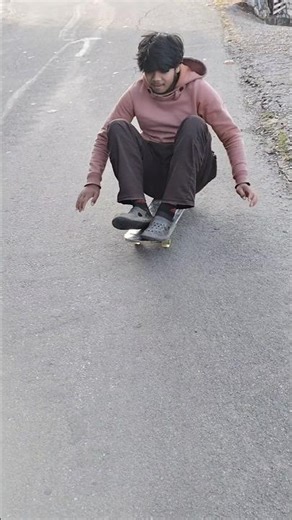 skateboard chalane ka shi tarika😂#viral #funny #skateboard