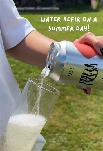 Proud to introduce a summer favourite we completely fell for! Join us this weekend @FIGS & get to taste on the house a new favourite summer drink: EPLEM! Made to nourish, not just refresh! Made using fermentation with kefir seeds and kombucha cultures. Tonic, Café, Tarragon, or Fleurs de Chanvre (CBD), each with its own flavour, and feel-good twist. Try all of them this weekend and tell us your favourite! 📍Nerva Traian 27-33, București #lesfigs #bucharest #romania #coffee #bucharestfood #coffee