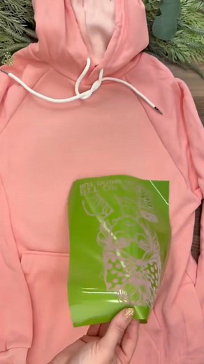 Creating an easy DIY craft using a reusable silk screen stencil! ✨ Perfect for holiday home décor, gift ideas, and simple crafts anyone can make in minutes. Comment CRAFTS for the link to look around! | Chalk Vibes | Facebook