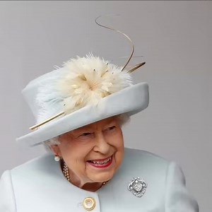 47K views · 3.6K reactions | Beloved children's character Paddington Bear took to Twitter to share a touching message in memory of Queen Elizabeth Full story: https://bit.ly/3qqubTD | My West London | Facebook