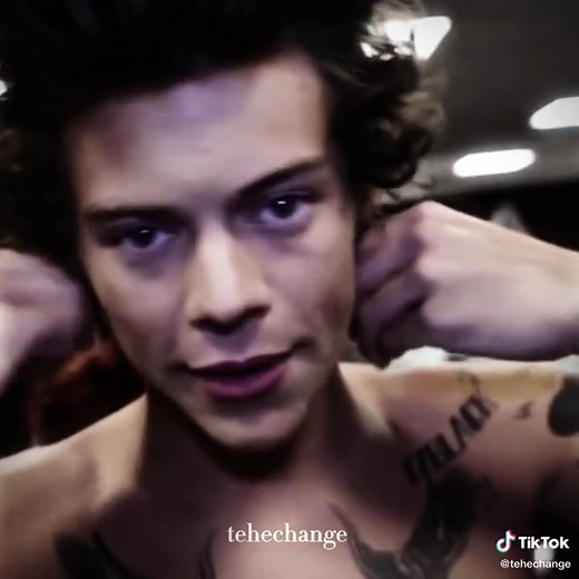 i’m so obsessed with these performences lately it’s getting serious. [ #harrystyles #hs1 #harrystylesedit #fratboyharry #fbh #fyp #duplicity ]