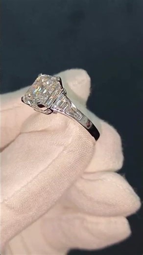 Asscher shape lab grown diamond engagement ring \\ white gold