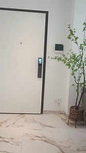 🔒 Nouvelle installation réussie sur une belle porte d’entrée ! Découvrez notre serrure intelligente avec caméra intégrée : ✅ Contrôle à distance via l’application TUYA ✅ Déverrouillage par empreinte, code, carte, ou clé ✅ Surveillance en temps réel grâce à la caméra intégrée ✅ Enregistrement automatique des visites ✅ Design moderne et sécurité maximale Offrez à votre porte l’intelligence qu’elle mérite ! 📱 Plus d’infos au 0560 200 280 🏢 Darna Smart – Sécurité connectée, confort assuré 📍 Birt