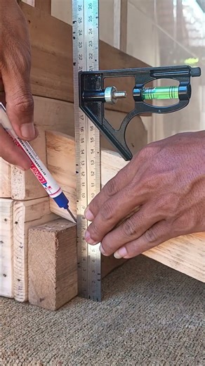 How a Carpenter Measures Angles📐🪚 #Carpentry #Woodworking #DIY #EuropeanCarpenter