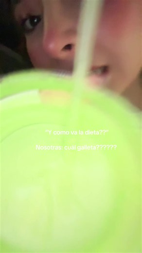 Y como va la dieta? Yo: ¿Cuál galleta? 😂 El meme de la dieta