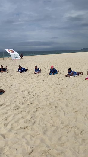 Aula de bodyboard FBJ, turma KIDS