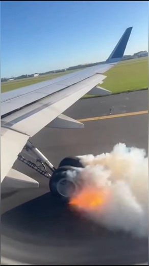A Passenger Record 🎥 Unbelievable Emergency Landing Airplane Crash✈️😱#landing #airplane #accident#uk