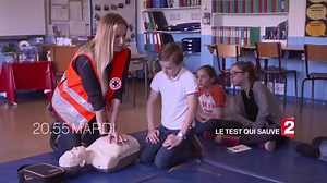 213K views · 793 reactions | Pratiquer les gestes de premiers secours, c'est l'affaire de tous ! Auriez-vous les bons réflexes ? "Le test qui sauve" mardi à 20.55 avec Michel Cymès et Adriana Sklenarikova- Karembeu Official ! | France tv | Facebook
