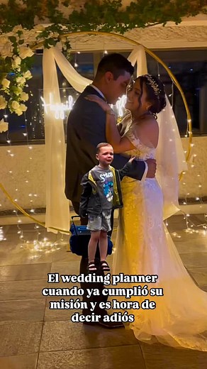 1.4K views · 14 reactions | De verdad me pongo triste pero agradecido por habernos elegido junto a mi equipo. Siempre de corazón gracias parejas! Daniel Bastar Wp #fyp #weddingday #tuxtla #fypシ #weddingplanner #bride #bodas #boda #viral #makeup #tutorial #fyp #wendyguevara | Daniel Bastar Planner | Facebook