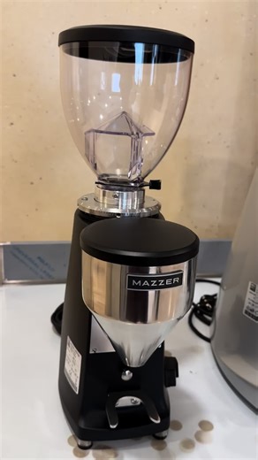 Mazzer Mini D Original Mazzer Luigi Spa. Made in Italy Espresso Grinder 1 (one) Year Warranty Technical Specifications: Electric Grinder 220V/50Hz ; 250 watt Flat Burr 64 mm Hopper Capacity 600 gram Type : Doserless