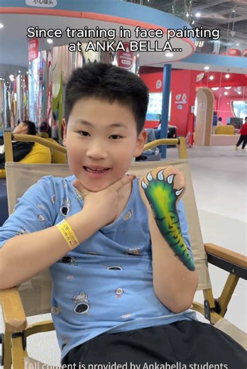 Rawr! 🦖 Watch my little one transform into a fierce dinosaur with just a few strokes of paint! This claw arm is ready for some prehistoric adventures. 🎨✨#FacePainting #ASMRArt #LearnWithMe #ANKABELLA