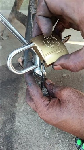 Simple idea! Latch Hack,! 🔐✔️ Automatic Biker Gear Handle Lock Stand 🔧 Genius Security Podla,🔒🦿