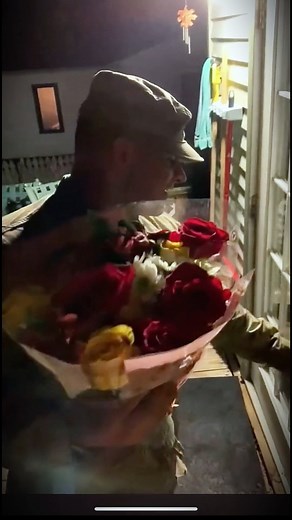 67K views · 3K reactions | Dad and mom had no idea he was coming home early for Christmas ❤️梁 #military #cominghome #surprisedparents #army #soldiercominghome #militaryhomecoming #family #surprise | I’m coming home | Facebook