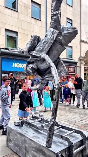 They knew what they wanted.#silvermanstatueofficial #floating #levitating #illusion
