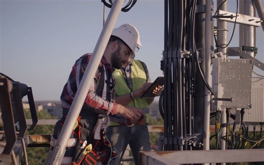 借助由 HEAVY.AI 和 NVIDIA Omniverse 提供支持的数字孪生，转变电信行业的生命周期