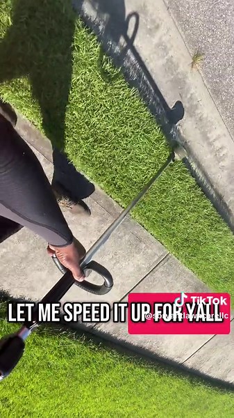 Day 17 ‼️ this is by far my favorite yard to edge I have so many videos of just this one yard lol #foryoupage #lawncare #lawntok #edging #fyp #satisfying #comment