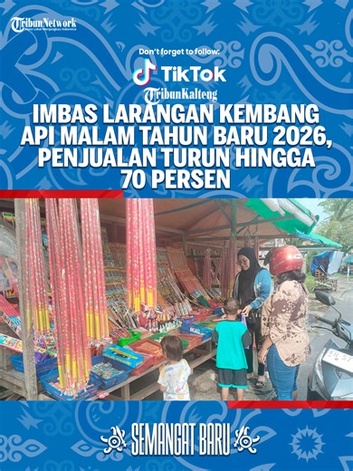 TRIBUNKALTENG.COM, SAMPIT – Kebijakan pelarangan pesta kembang api pada malam pergantian Tahun Baru 2026 berdampak langsung pada para pedagang kembang api, termasuk di Kota Sampit. Salah satu pedagang yang merasakan dampak tersebut adalah Isma, seorang ibu rumah tangga yang berjualan kembang api secara musiman. Pada Selasa sore (30/12/2025), Isma tampak duduk di kursi kecil di samping lapaknya. Ia mengetahui adanya Surat Edaran Nomor 019/1960/SETDA.PRO-KP/2025 tentang Pelaksanaan Kegiatan Pergan