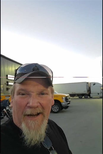 Peterbilt 379 Trucking Journey with Joker & Clyde