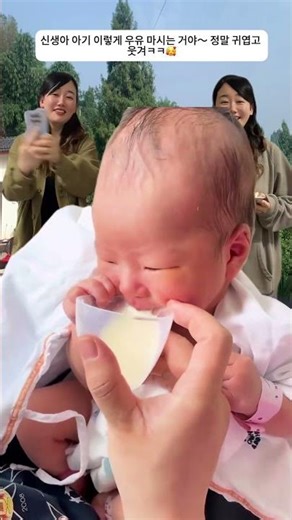 This is how newborn babies drink milk—so adorable and funny!🥰