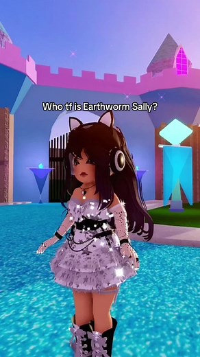 Earthworm Sally :) #royalehigh #royalehighroblox #royalehighvideos #royalehighoutfits #royalehighfyp #royalehighcontent #royalehightiktok #royalehighvids #robloxroyalehigh
