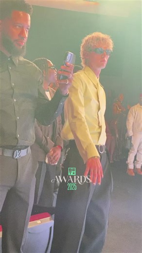 Machine Gun Kelly vibing to Amerie. Same MGK, Same. #BETAwards | BET