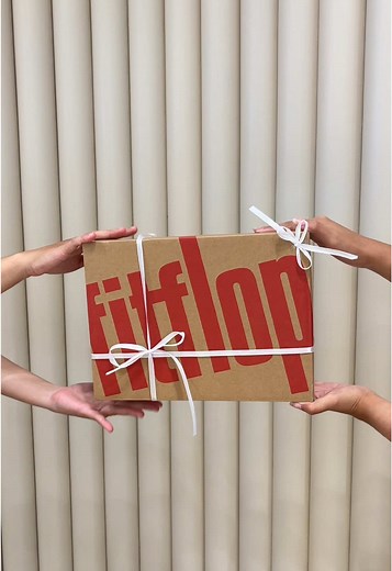 IT’S GIVING… Unwrap & upgrade ✨🎁 For the ones who deserve better than “just shoes.” Give the gift of FitFlop comfort. Shop via the link in bio. #FitFlopID