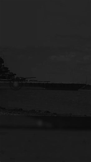 flagship clas pertama yang kerusakan paling parah akibat serangan kamikaze 💔 USS Colorado (BB-45) adalah kapal perang kelas Colorado milik Angkatan Laut Amerika Serikat yang beroperasi selama Perang Dunia II. Berikut adalah ringkasan sejarahnya: *Konstruksi dan Peluncuran* - Dibangun di Camden, New Jersey pada 1919 - Diluncurkan pada 1921 - Diresmikan pada 1923 *Peran dalam Perang Dunia II* - Beroperasi di Pasifik selama Perang Dunia II - Mengambil bagian dalam kampanye Kepulauan Aleutian, Kepu