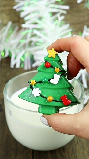 Christmas tree cocoa bomb!🎄 Tree mold and mug linked to my amazon storefront-link in comments 😊 #cocoabombs #hotcocoa #christmastreats #christmasgifts #Christmas #fblifestyle | Loveisbakeable