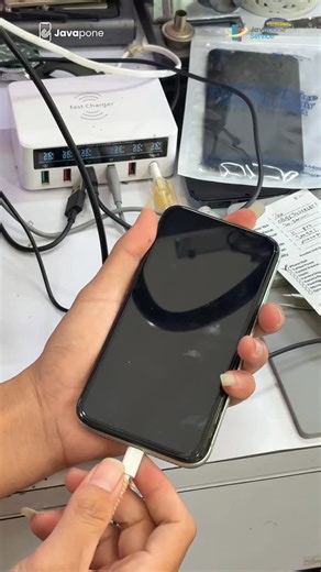 Service iPhone Semarang Javapone on Instagram: "Siapa yang iPhonenya gabisa dicharge juga? Product & iPhone Service 🕘 Everyday open at 09.00 - 21.00 🏠 Jl. Wonodri Baru No.27, Semarang 📞 +62 895-6203-44411 #buyingbutsaving #iphonegaransiresmi #jualiphoneresmi #iphoneresmi #iphoneresmiindonesia"