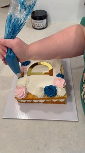 We have all heard of a gender reveal party! Have you ever heard of a name reveal party?? #genderreveal #cakedecorating #homebakerybusiness #customerservice #cakesofinstagram | Cake Art