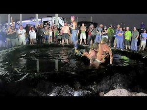 Sexy Mud Wrestling : Trucks Gone Wild