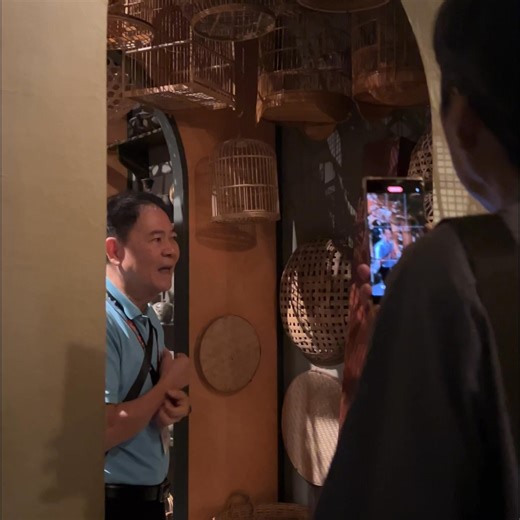 Dive into SG’s rich heritage and reminisce over the past in this free museum tour designed for seniors. Sign up now 👉 go.gov.sg/ReunionTours | National Museum of Singapore