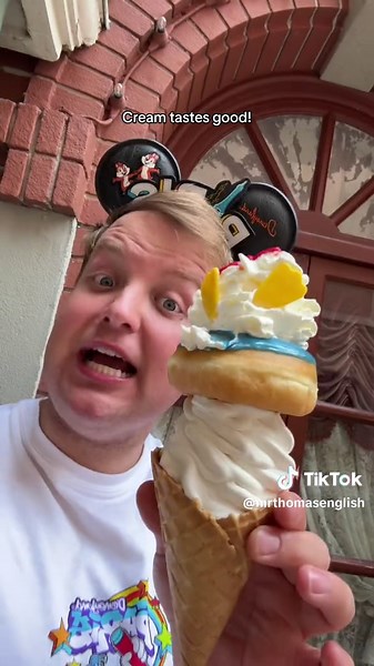Donald Duck Ice Cream Cone! @Disneyland Paris ✨ #disney #disneylandpar...