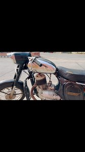 1K views · 10K reactions | Aaj ek or aa gai beauty parlour me #YezdiMotorcycles #JawaMotorcycles #jawayezdi #restoration #restorationofbike JawaYezdi Club YEZDI JAWA CZ Vintage Motorcycles India(VMI) Vintage wheels Madras | Rauf Khan Afridi | Facebook