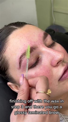 Brow Lamination vs. Brow Waxing: Which is Better for Your Brow Style?