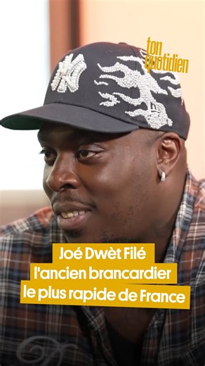 Avant d’être chanteur, Joé Dwèt Filé avait un autre métier... plutôt sportif et nécessaire au bien commun. Et il semblerait bien qu’il en ait gardé de beaux souvenirs ! Une interview à retrouver en entier sur notre chaîne YouTube. | Quotidien avec Yann Barthès