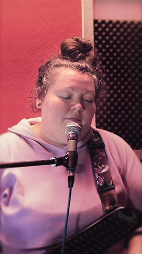 Mathilde on Instagram: "👑 SOUVERAINE 👑 La studio session en duo avec @jshrntn , toujours disponible sur youtube.com/mathildetv ✨ 🎶🚌 Viens me voir en TOURNÉE 🥳 27/02 – Angres (62) / COMPLET 06/03 – La Châtre (36) / COMPLET 07/03 – Roissy (95) 08/03 – La Crèche (79) 13/03 – Rennes (35) / COMPLET 14/03 – Plougonvelin (29) 15/03 – Saint-Brieuc (22) 18/03 – Dijon (21) / COMPLET 10/04 – Mons 🇧🇪 / COMPLET 24/04 – Pézenas (34) 29/05 – Commentry (03) 11/07 – Antraigues (07) 02/08 – Floreffe 🇧🇪 2