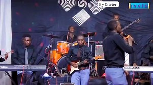 🎶 "Nimundeke ndirimbe nahuye na Mesiya..." Iyi ndirimbo ni intahe idasanzwe yerekana ko guhura na #Mesiya bihindura ubuzima. Uwari usanzwe uzwi ukundi, ahinduka umuntu mushasha, yuzuye amahoro n’ugukizwa 🙏 ✨Reka tubipfurize guhura na Mesiya maze ahindure ibintu mubuzima bwawe #SafenatiChoir #GospelBurundi #LetLoveLead ❤️ | Safenati choir