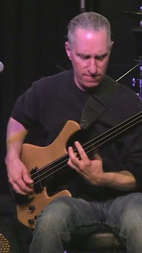 Pushing bass playing into incredible new frontiers with the amazing Micheal Manring!
