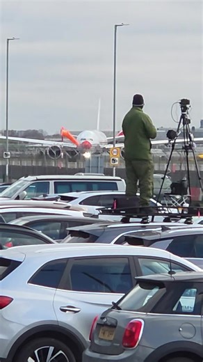 American Airlines AA733 B77W (Flagship retro Boeing 777-323(ER) Reg N735AT Age Jan2016 9Years