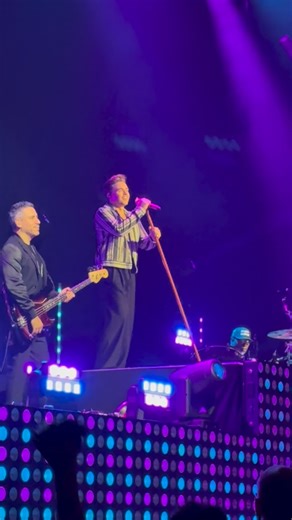 Jesse McCartney performing Leavin’ in Las Vegas last night! 💃🏾❤️💃🏾✨ #lasvegas #visitlasvegas #usa #visitvegas #explorelasvegas #vegas #vegaslocal #vegaslocals #vegastravel #vegasluxury #wheretogoinlasvegas #vegasdrinks #vegasnightsout #thingstodoinvegas #JesseMcCartney #palmshotel #PearlTheater #leavin | theshywanderlust