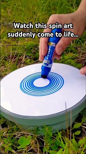 Absolutely incredible spin art and talent using potters wheel and whiteboard by ‪@LimbaTrip‬ #spinart